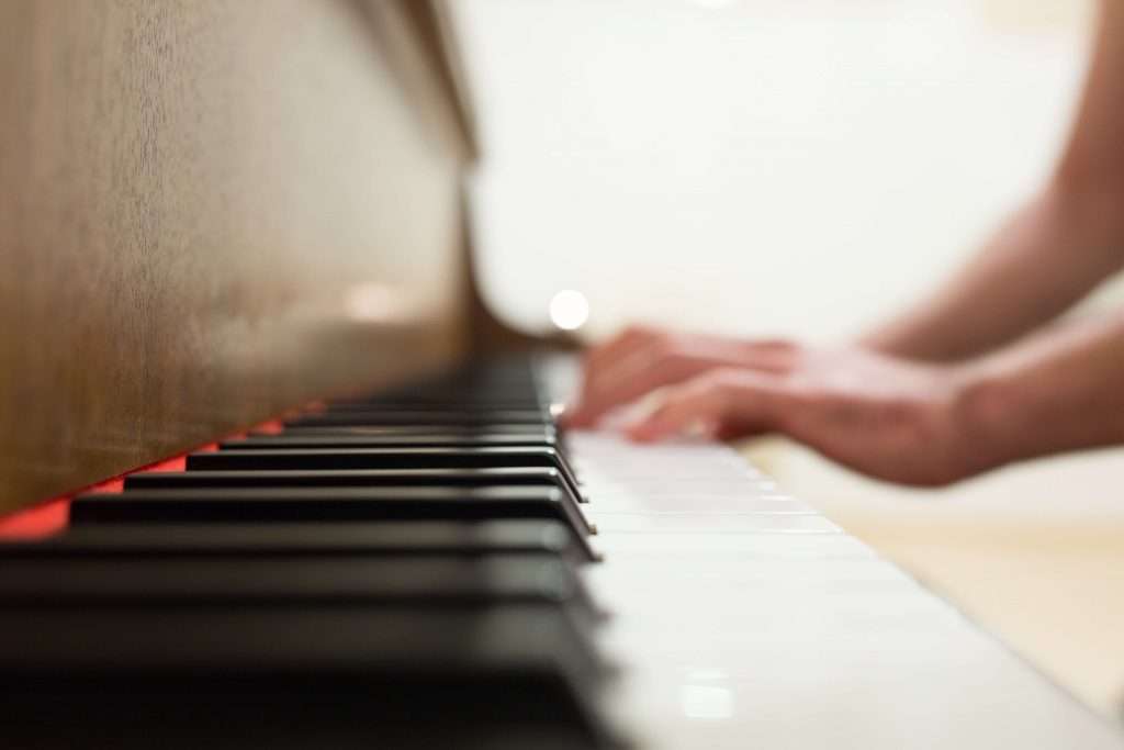 PIANO LESSONS ONLINE FOR ABSOLUTE BEGINNERS